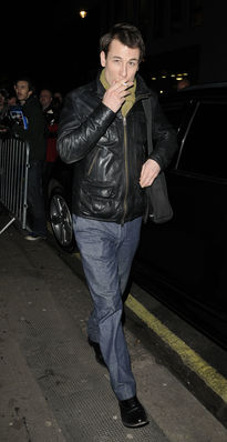 01282011_-_TOBIAS_MENZIES_departs_after_the_evening_performance_of_The_Childrens_Ho.jpg