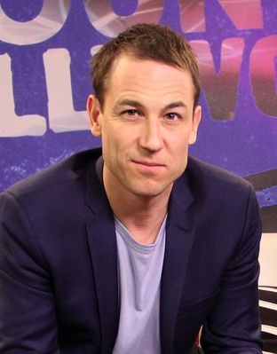 03122015_-_Tobias_Menzies_Visits_Young_Hollywood_Studio_001.jpg