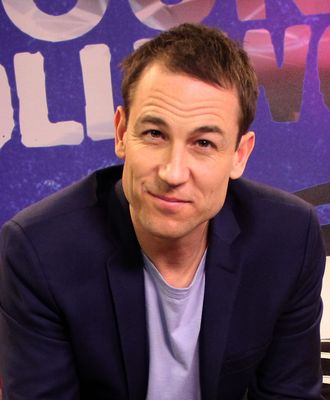 03122015_-_Tobias_Menzies_Visits_Young_Hollywood_Studio_002.jpg