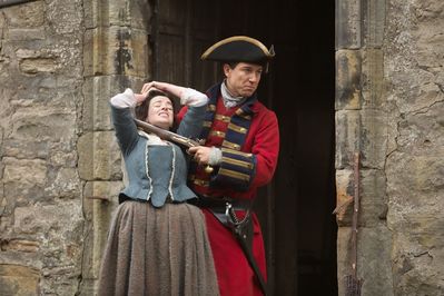 OUTLANDER_-_S1X02_CASTLE_LEOCH_STILLS_005.jpg