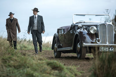 OUTLANDER_-_S1X02_CASTLE_LEOCH_STILLS_007.jpg