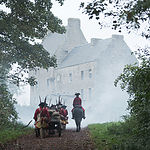 OUTLANDER_-_S1X02_CASTLE_LEOCH_STILLS_003.jpg