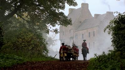 OUTLANDER_-_E1X02_CASTLE_LEOCH_0096.jpg