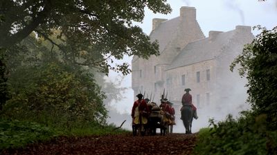 OUTLANDER_-_E1X02_CASTLE_LEOCH_0097.jpg