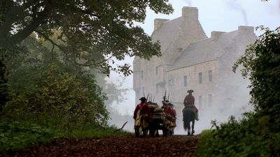 OUTLANDER_-_E1X02_CASTLE_LEOCH_0099.jpg