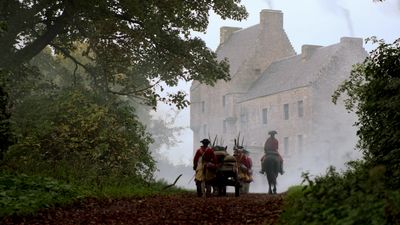 OUTLANDER_-_E1X02_CASTLE_LEOCH_0104.jpg