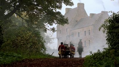 OUTLANDER_-_E1X02_CASTLE_LEOCH_0111.jpg