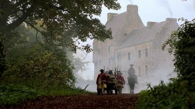 OUTLANDER_-_E1X02_CASTLE_LEOCH_0115.jpg