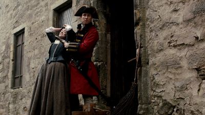 OUTLANDER_-_E1X02_CASTLE_LEOCH_0122.jpg