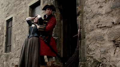 OUTLANDER_-_E1X02_CASTLE_LEOCH_0125.jpg