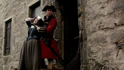 OUTLANDER_-_E1X02_CASTLE_LEOCH_0128.jpg