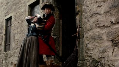 OUTLANDER_-_E1X02_CASTLE_LEOCH_0131.jpg
