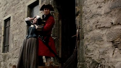 OUTLANDER_-_E1X02_CASTLE_LEOCH_0135.jpg