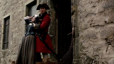 OUTLANDER_-_E1X02_CASTLE_LEOCH_0136.jpg