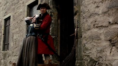 OUTLANDER_-_E1X02_CASTLE_LEOCH_0137.jpg