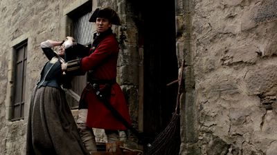 OUTLANDER_-_E1X02_CASTLE_LEOCH_0140.jpg