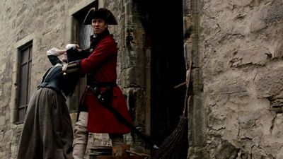 OUTLANDER_-_E1X02_CASTLE_LEOCH_0141.jpg