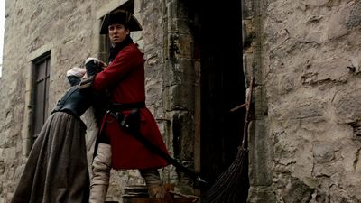 OUTLANDER_-_E1X02_CASTLE_LEOCH_0142.jpg