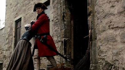 OUTLANDER_-_E1X02_CASTLE_LEOCH_0143.jpg