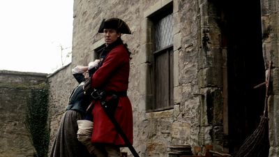 OUTLANDER_-_E1X02_CASTLE_LEOCH_0150.jpg