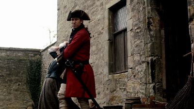 OUTLANDER_-_E1X02_CASTLE_LEOCH_0151.jpg