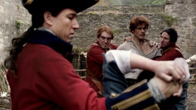 OUTLANDER_-_E1X02_CASTLE_LEOCH_0215.jpg