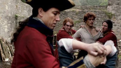 OUTLANDER_-_E1X02_CASTLE_LEOCH_0216.jpg