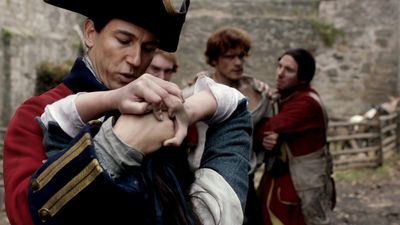 OUTLANDER_-_E1X02_CASTLE_LEOCH_0251.jpg