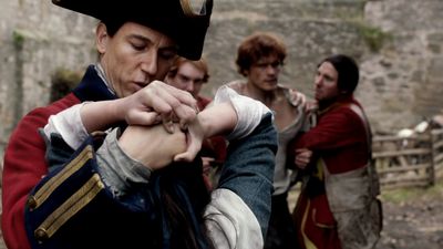 OUTLANDER_-_E1X02_CASTLE_LEOCH_0252.jpg