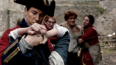 OUTLANDER_-_E1X02_CASTLE_LEOCH_0255.jpg