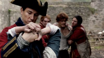 OUTLANDER_-_E1X02_CASTLE_LEOCH_0257.jpg