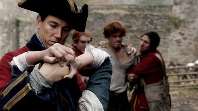 OUTLANDER_-_E1X02_CASTLE_LEOCH_0258.jpg