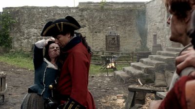 OUTLANDER_-_E1X02_CASTLE_LEOCH_0270.jpg