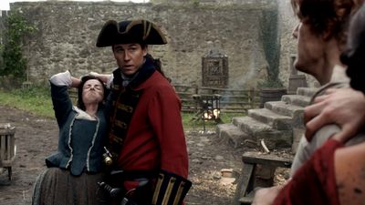 OUTLANDER_-_E1X02_CASTLE_LEOCH_0273.jpg