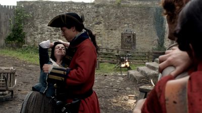 OUTLANDER_-_E1X02_CASTLE_LEOCH_0288.jpg