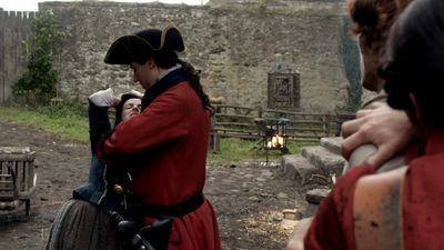 OUTLANDER_-_E1X02_CASTLE_LEOCH_0289.jpg