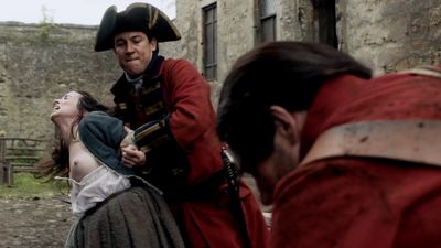 OUTLANDER_-_E1X02_CASTLE_LEOCH_0301.jpg