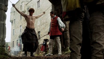 OUTLANDER_-_E1X02_CASTLE_LEOCH_0328.jpg