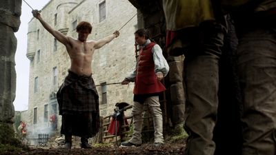 OUTLANDER_-_E1X02_CASTLE_LEOCH_0329.jpg