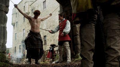 OUTLANDER_-_E1X02_CASTLE_LEOCH_0331.jpg
