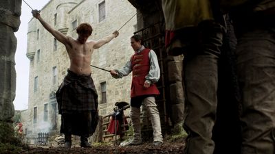 OUTLANDER_-_E1X02_CASTLE_LEOCH_0332.jpg