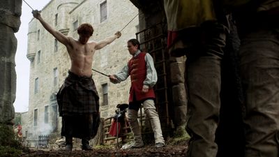 OUTLANDER_-_E1X02_CASTLE_LEOCH_0333.jpg