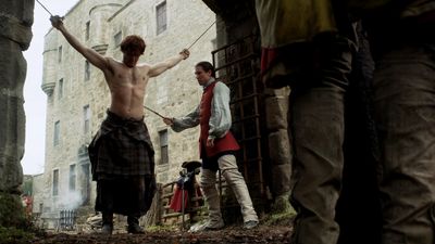 OUTLANDER_-_E1X02_CASTLE_LEOCH_0334.jpg