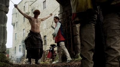 OUTLANDER_-_E1X02_CASTLE_LEOCH_0335.jpg