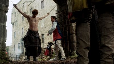 OUTLANDER_-_E1X02_CASTLE_LEOCH_0336.jpg