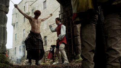 OUTLANDER_-_E1X02_CASTLE_LEOCH_0337.jpg