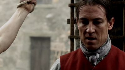 OUTLANDER_-_E1X02_CASTLE_LEOCH_0354.jpg