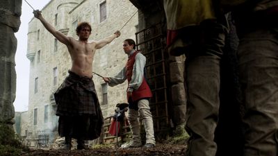 OUTLANDER_-_E1X02_CASTLE_LEOCH_0357.jpg