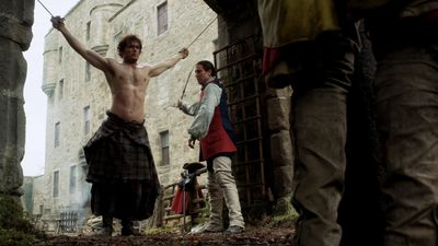 OUTLANDER_-_E1X02_CASTLE_LEOCH_0358.jpg