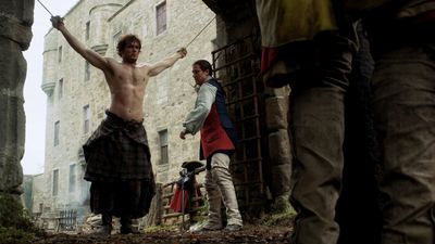 OUTLANDER_-_E1X02_CASTLE_LEOCH_0359.jpg